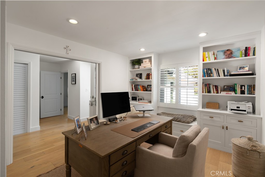 2809 Via De La Guerra