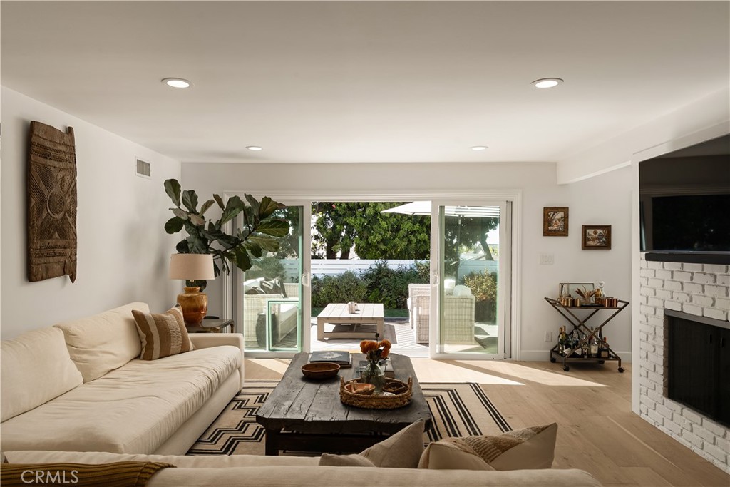 2809 Via De La Guerra