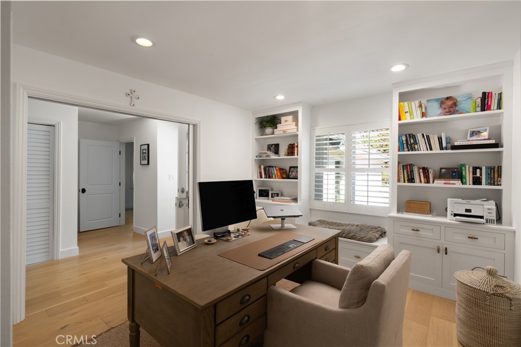 2809 Via De La Guerra