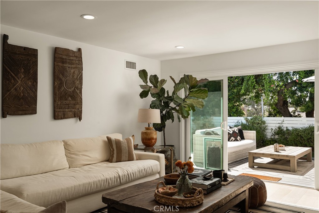 2809 Via De La Guerra