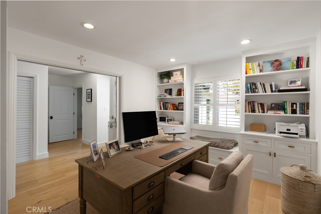 2809 Via De La Guerra