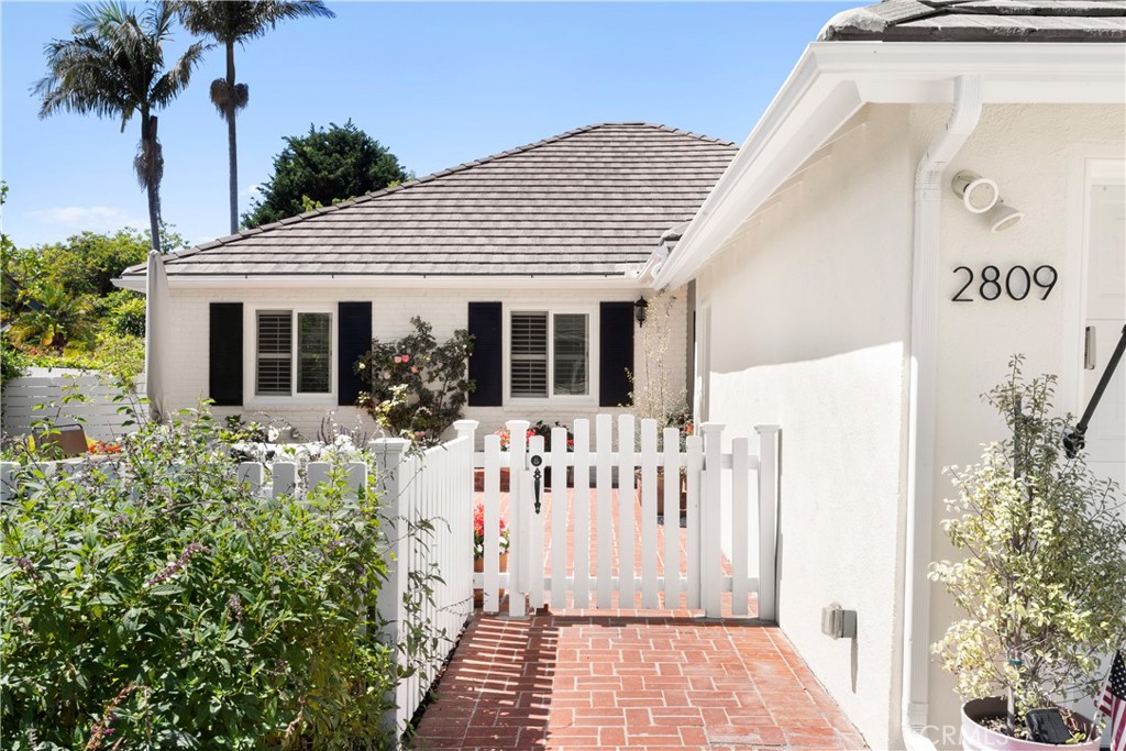 2809 Via De La Guerra