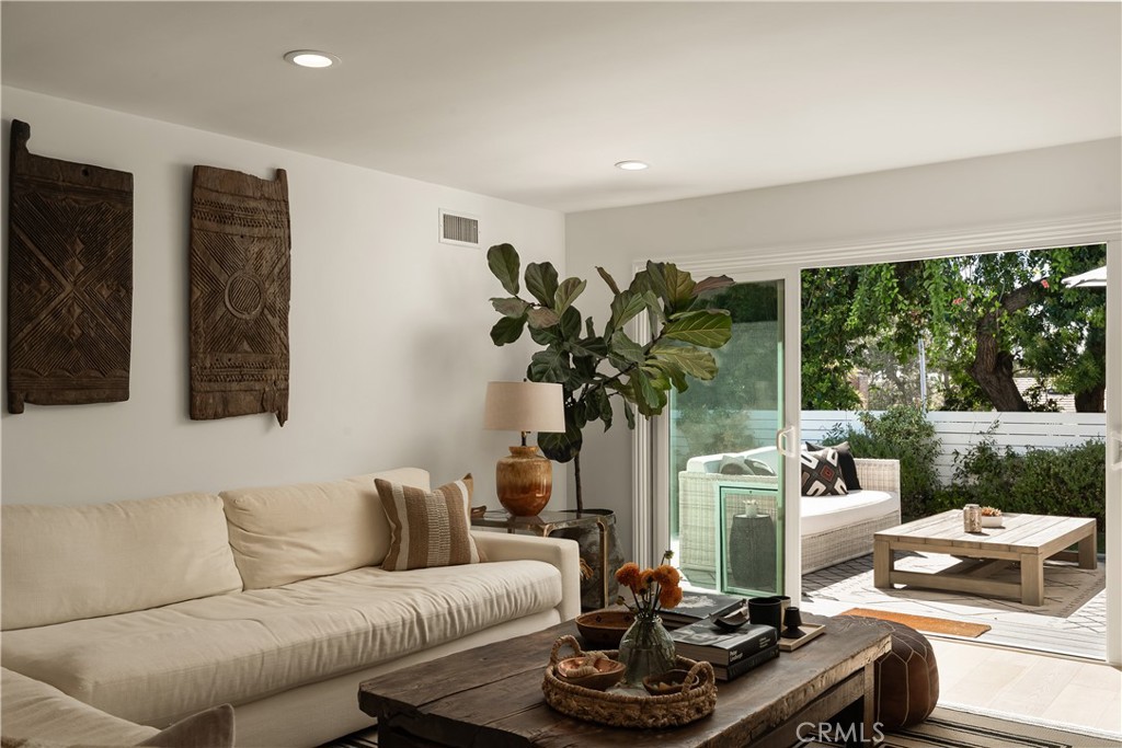 2809 Via De La Guerra