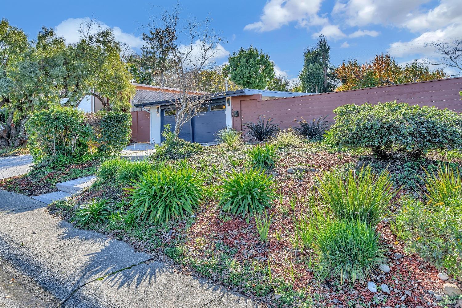 1271 Leafwood Heights