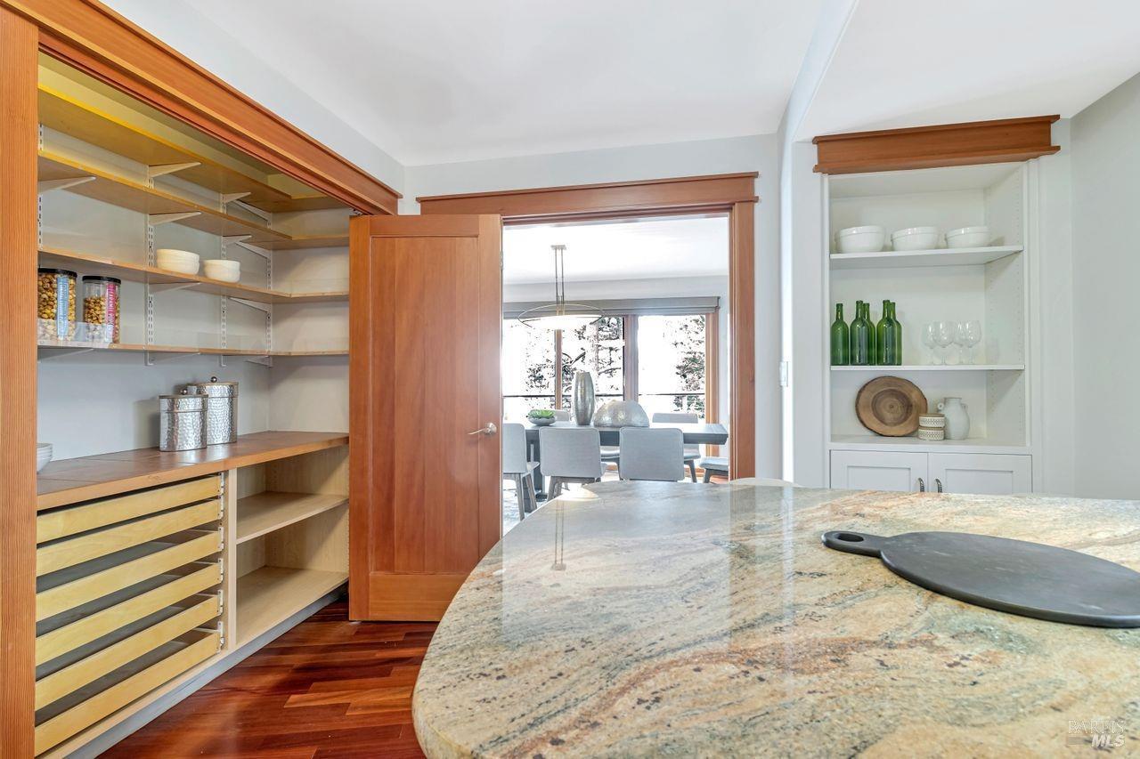 6261-6261 Melville Dr