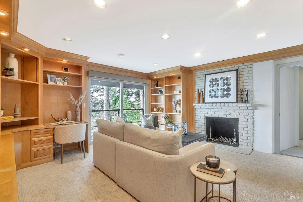 6261-6261 Melville Dr