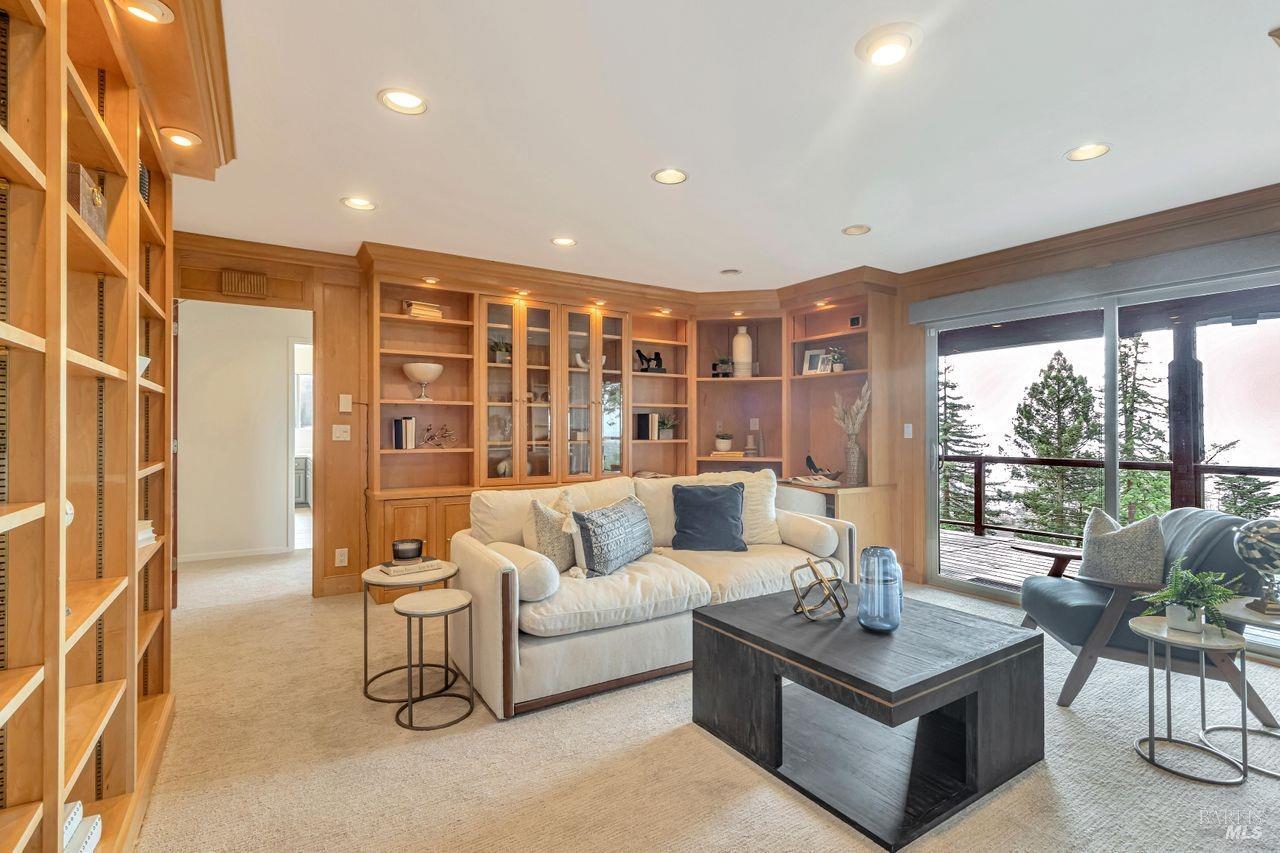 6261-6261 Melville Dr