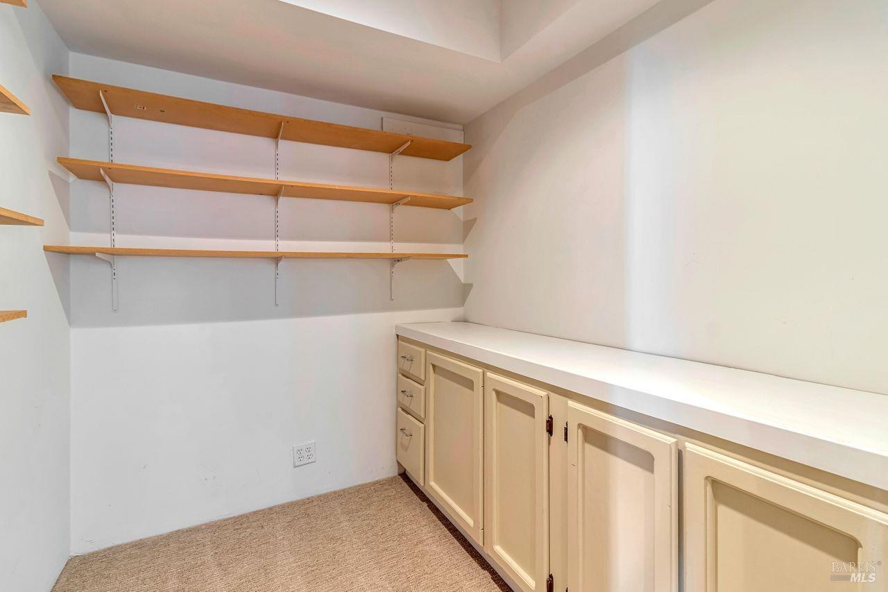 6261-6261 Melville Dr