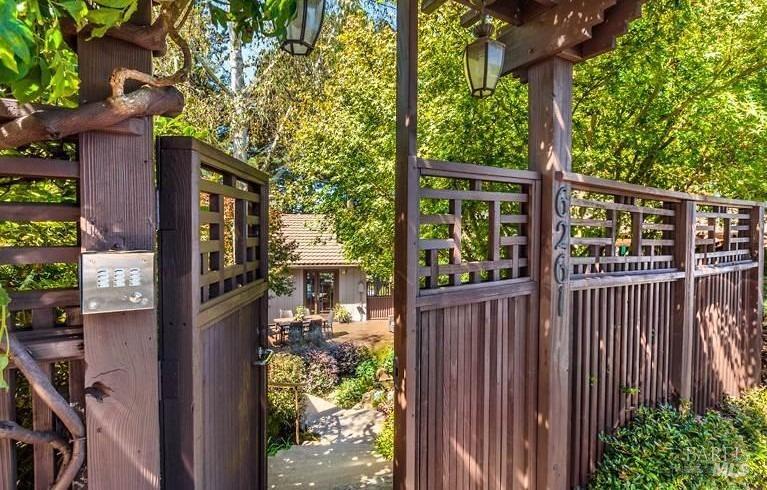 6261-6261 Melville Dr