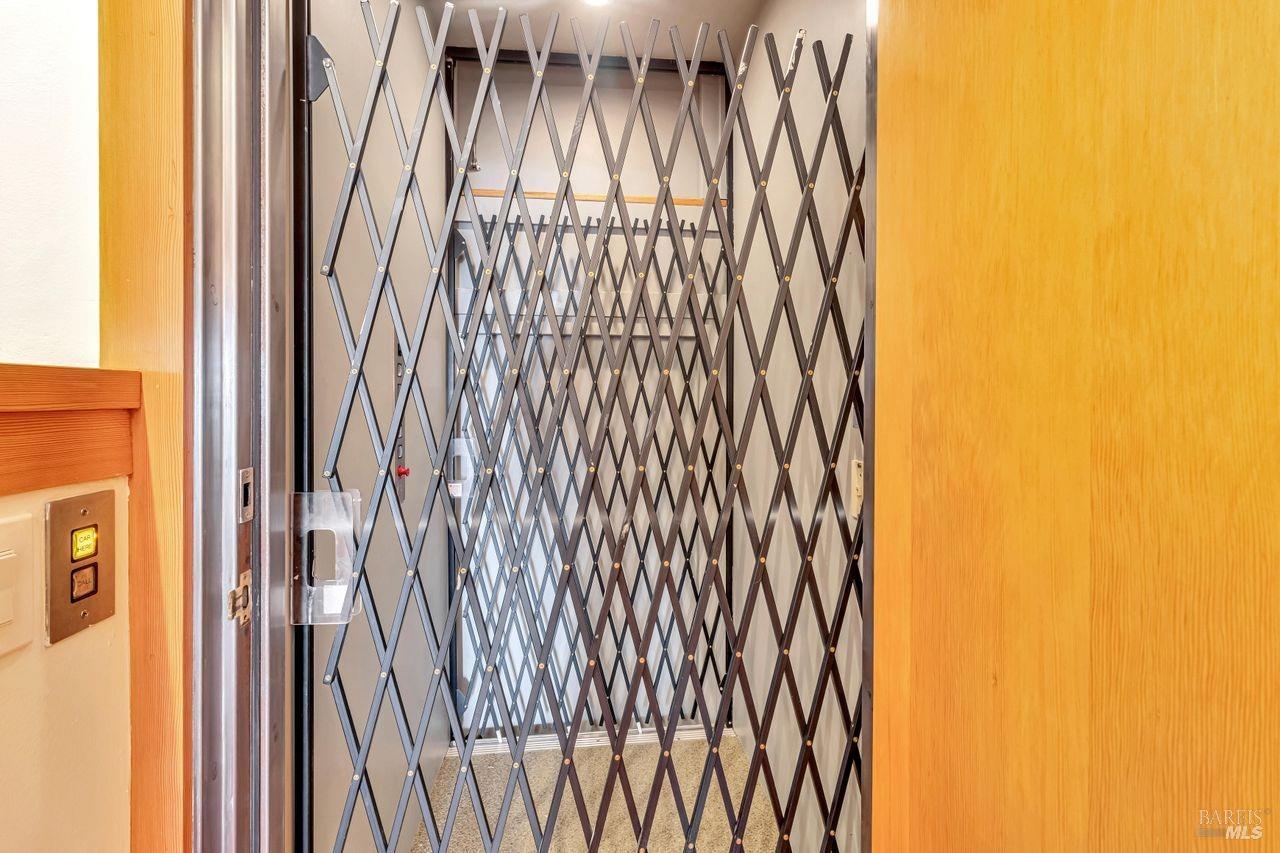 6261-6261 Melville Dr