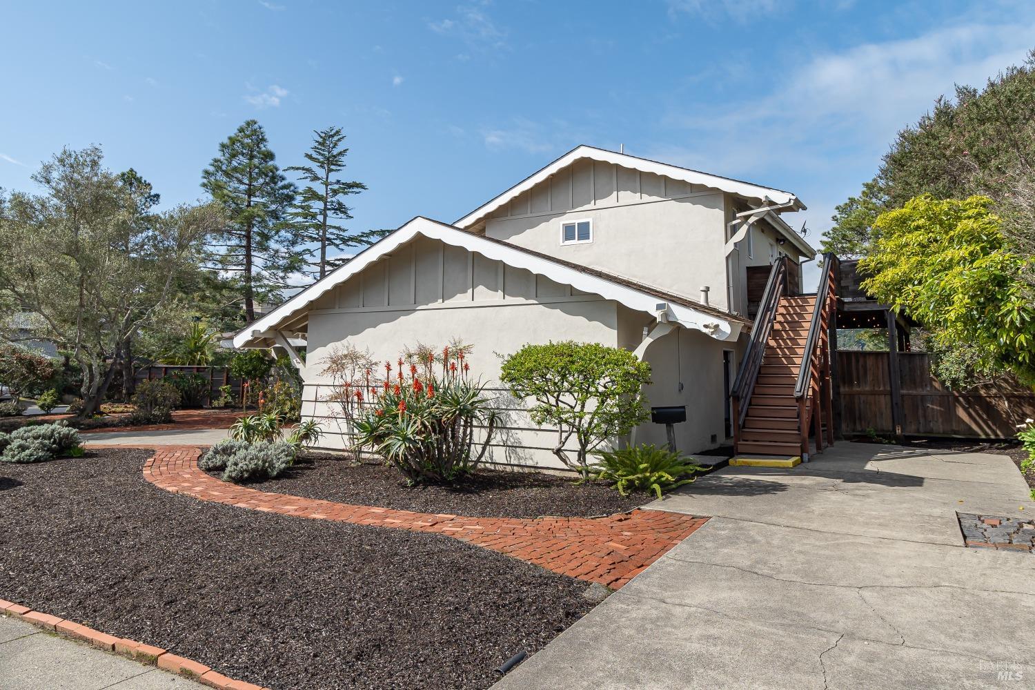 245 Balclutha Dr