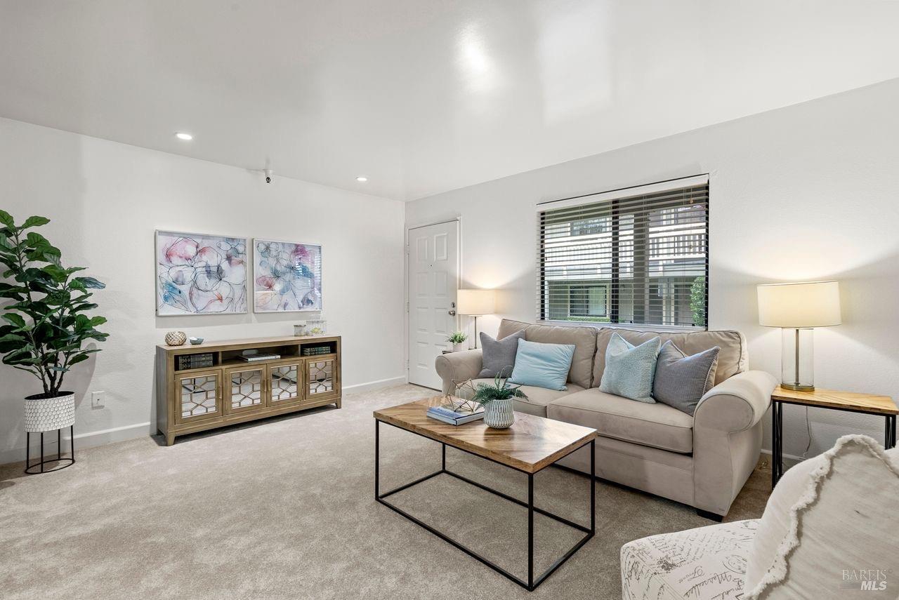 720 Petaluma Blvd S #6