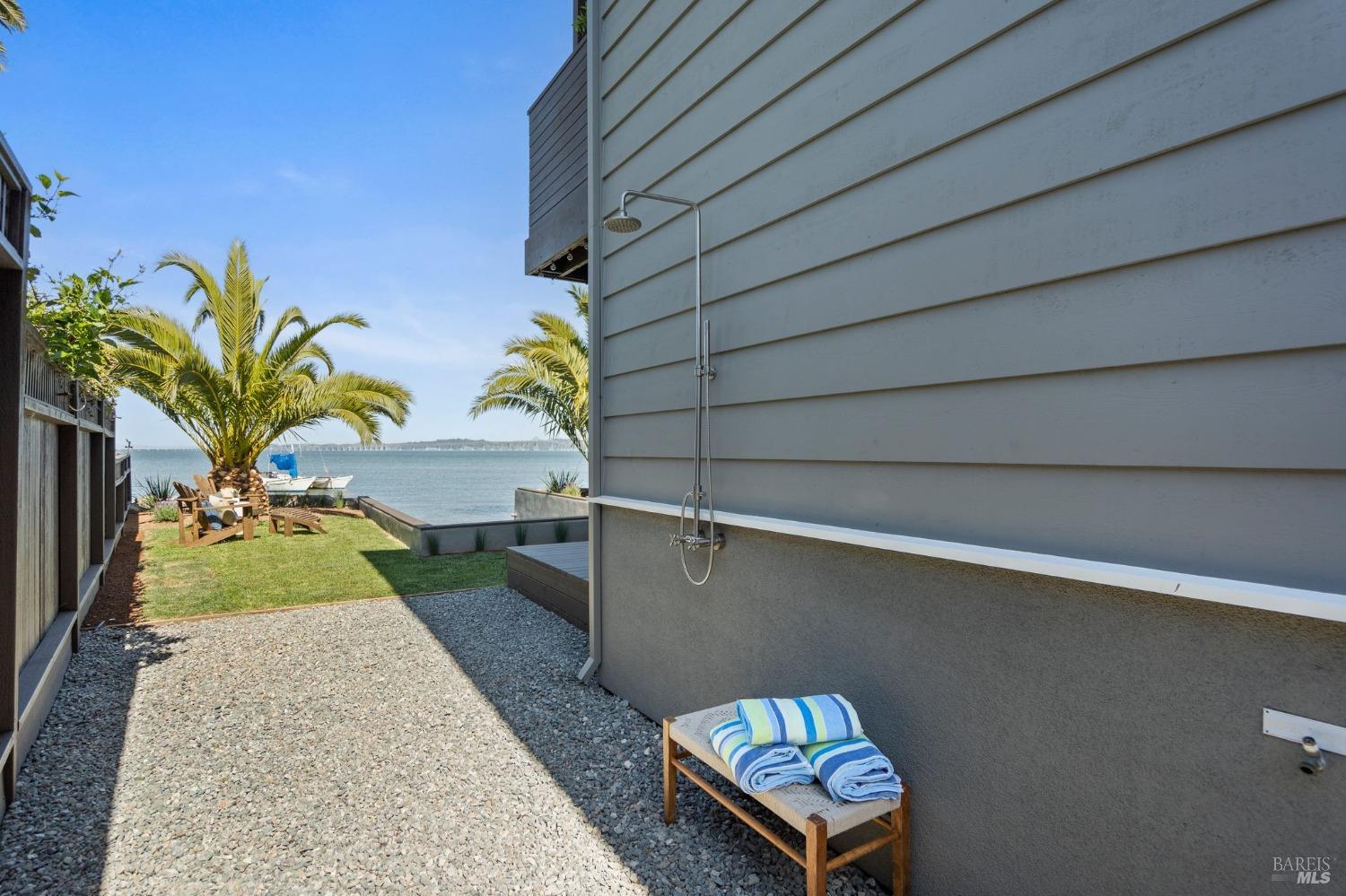 267 Golden Hind Psge