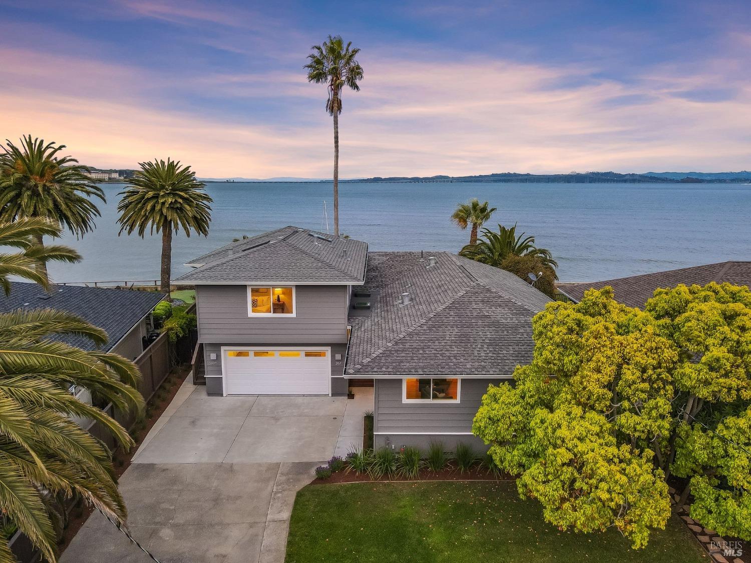 267 Golden Hind Psge