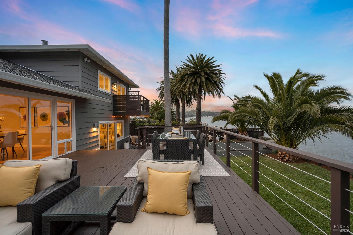 267 Golden Hind Psge