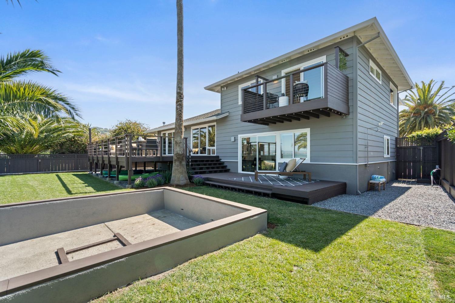 267 Golden Hind Psge