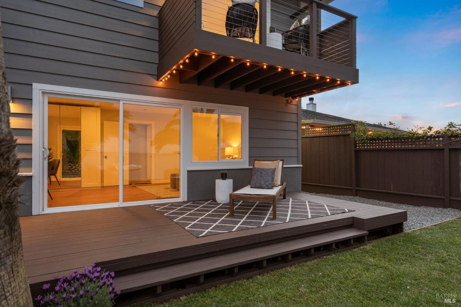 267 Golden Hind Psge