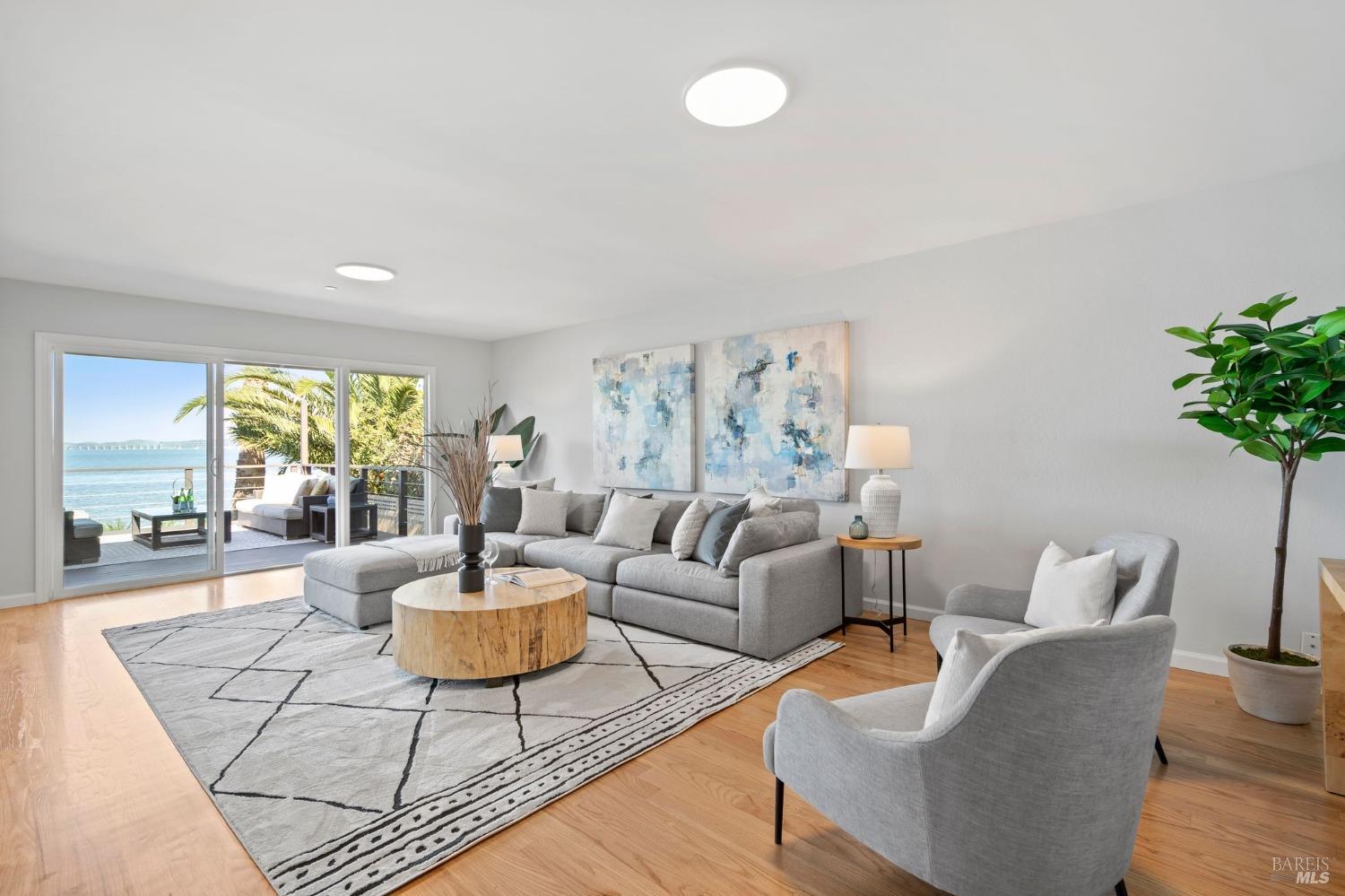 267 Golden Hind Psge