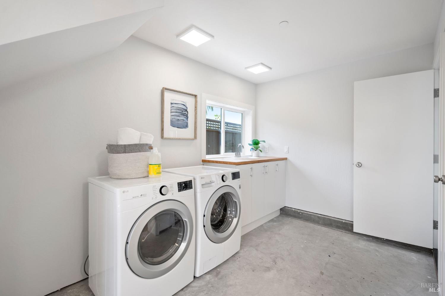 267 Golden Hind Psge