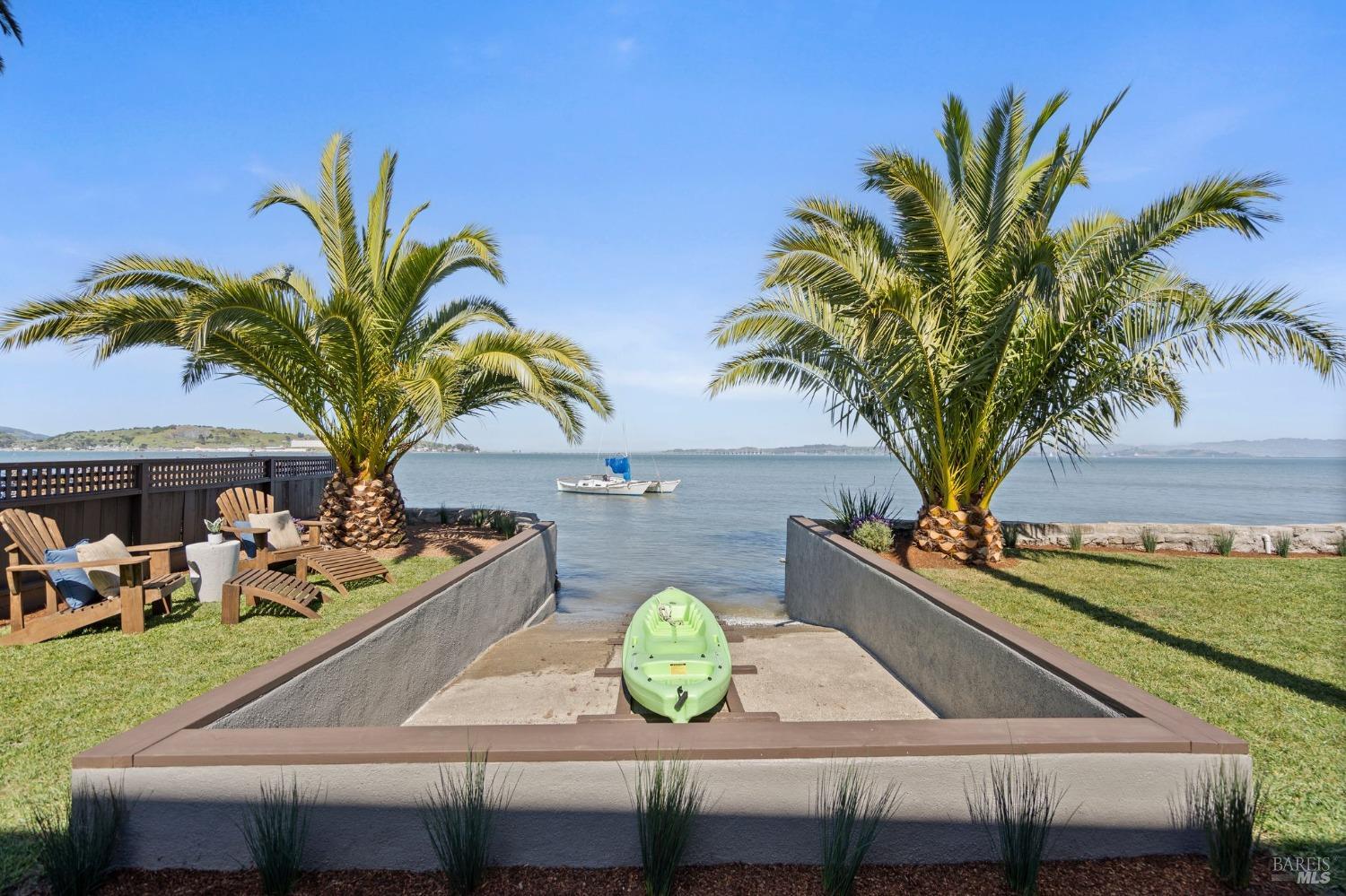 267 Golden Hind Psge