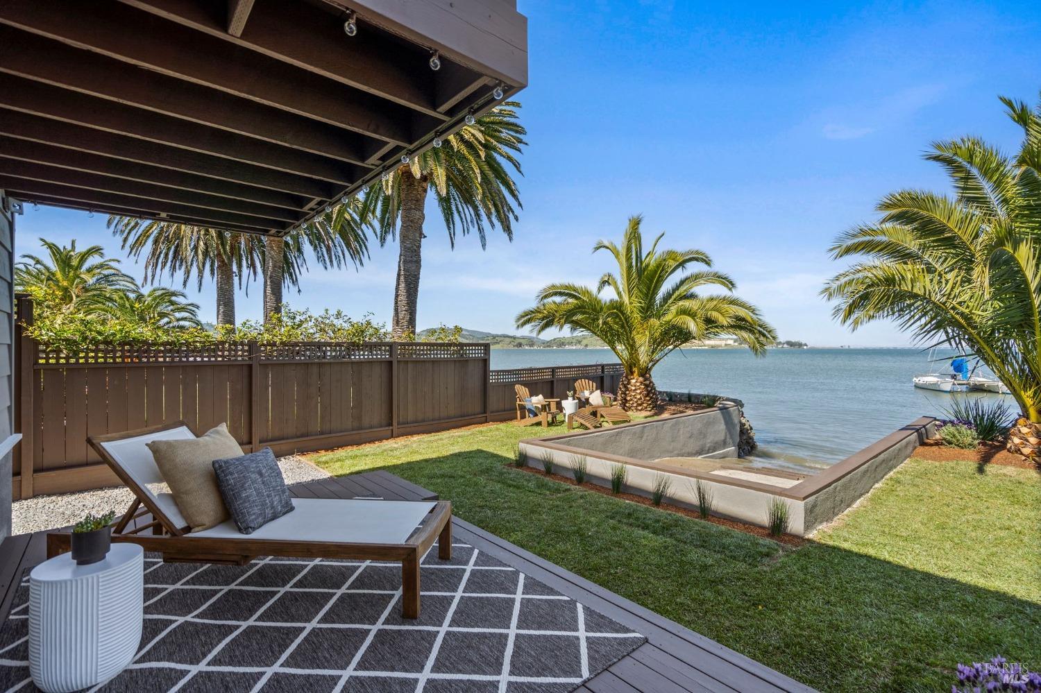 267 Golden Hind Psge