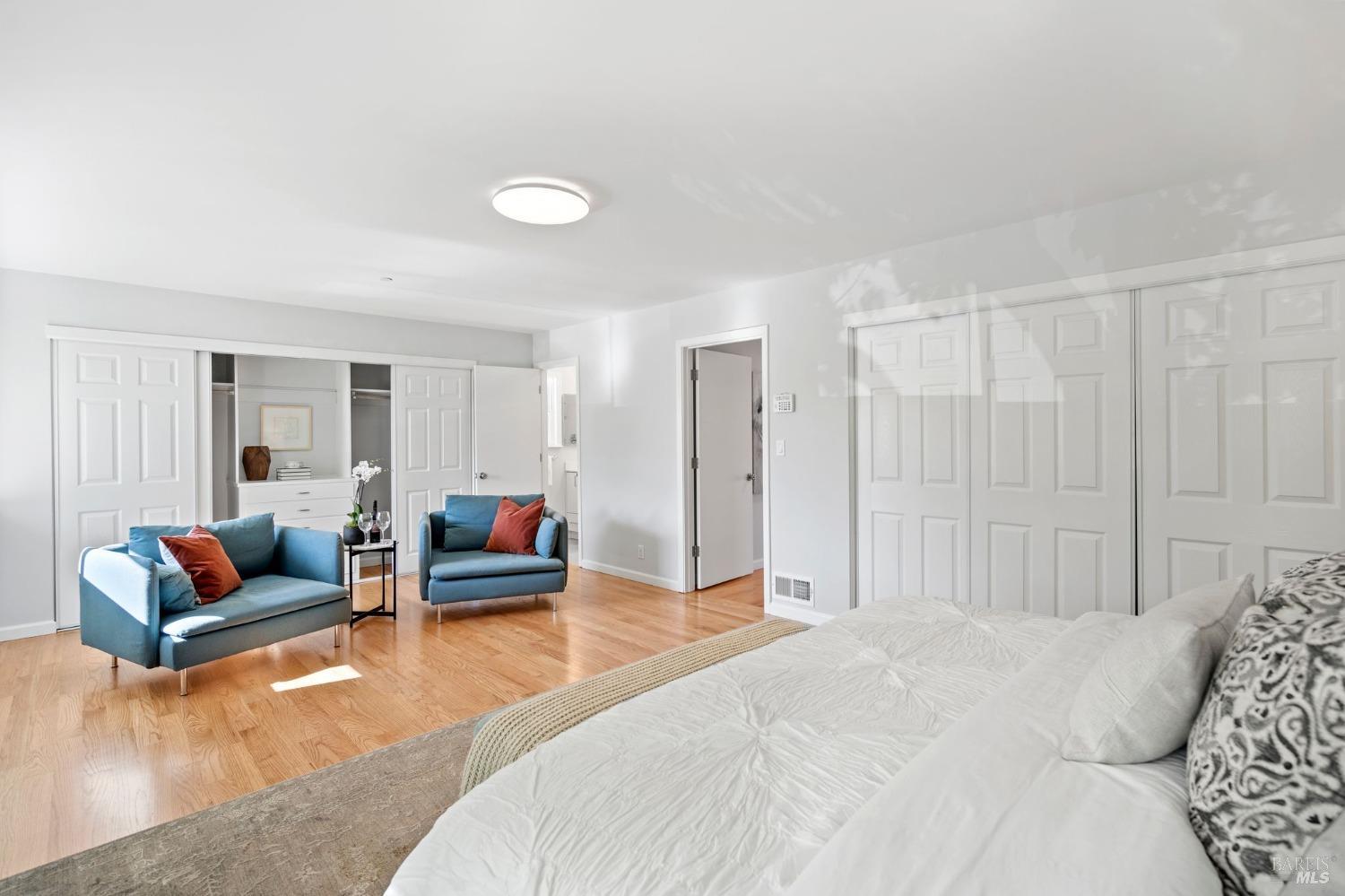 267 Golden Hind Psge