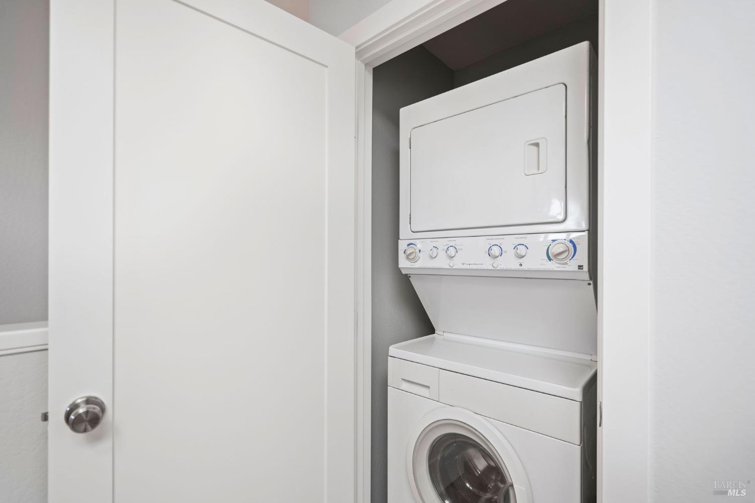 267 Golden Hind Psge