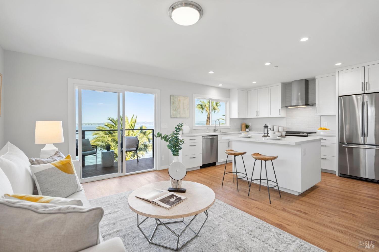 267 Golden Hind Psge