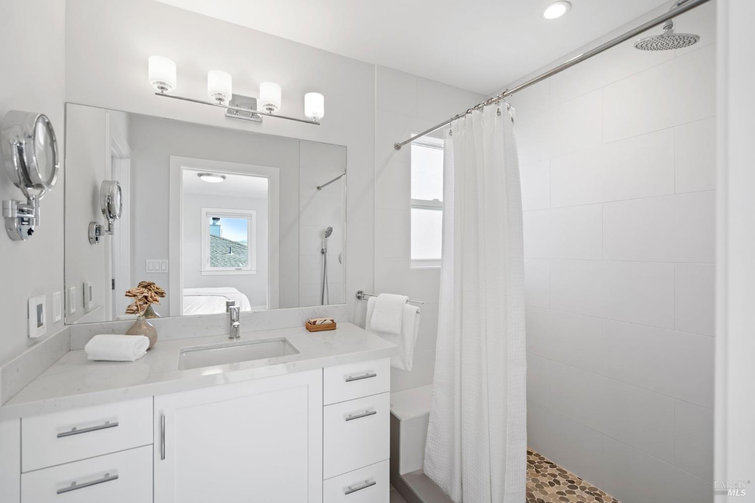 267 Golden Hind Psge