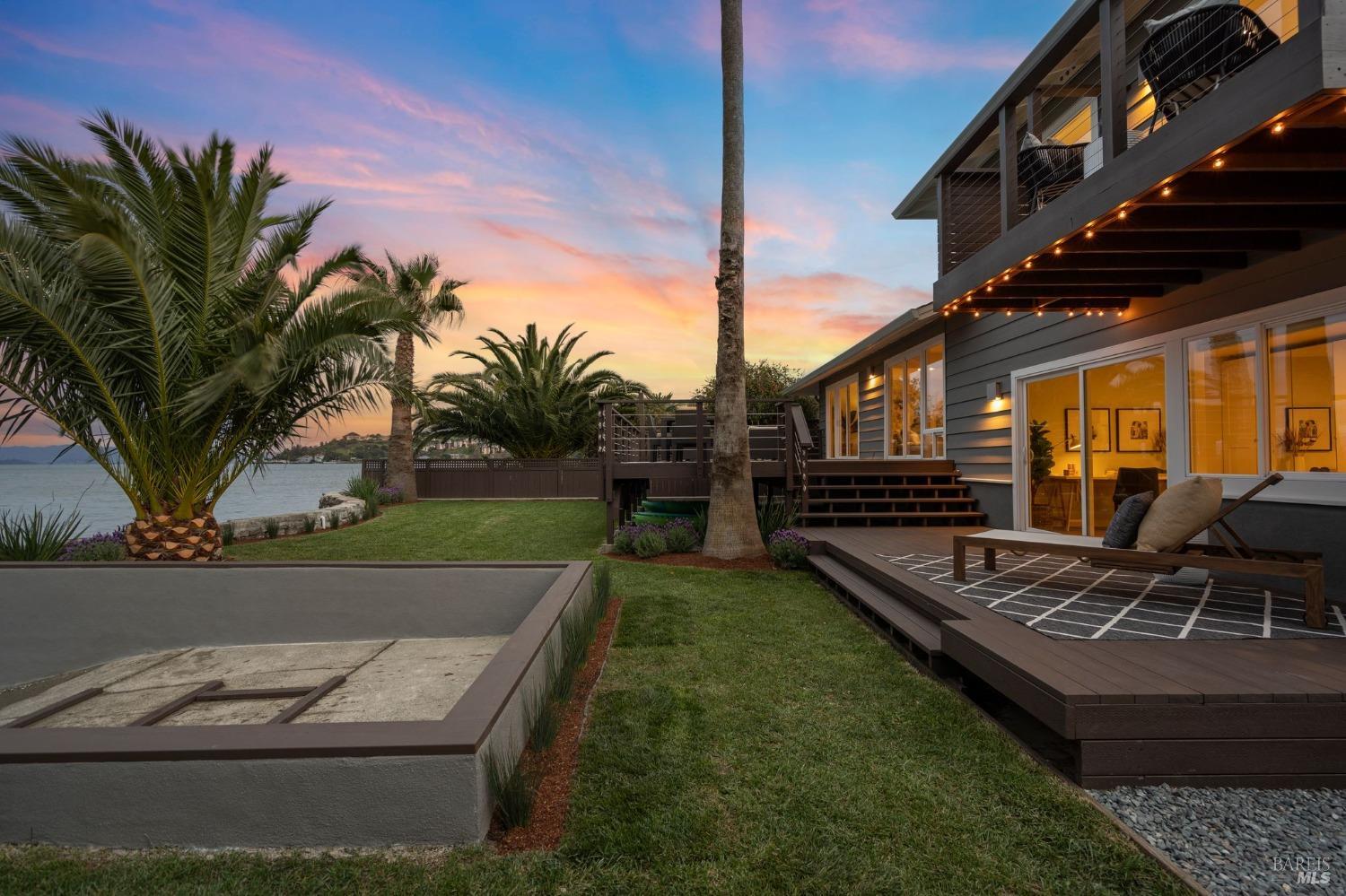 267 Golden Hind Psge