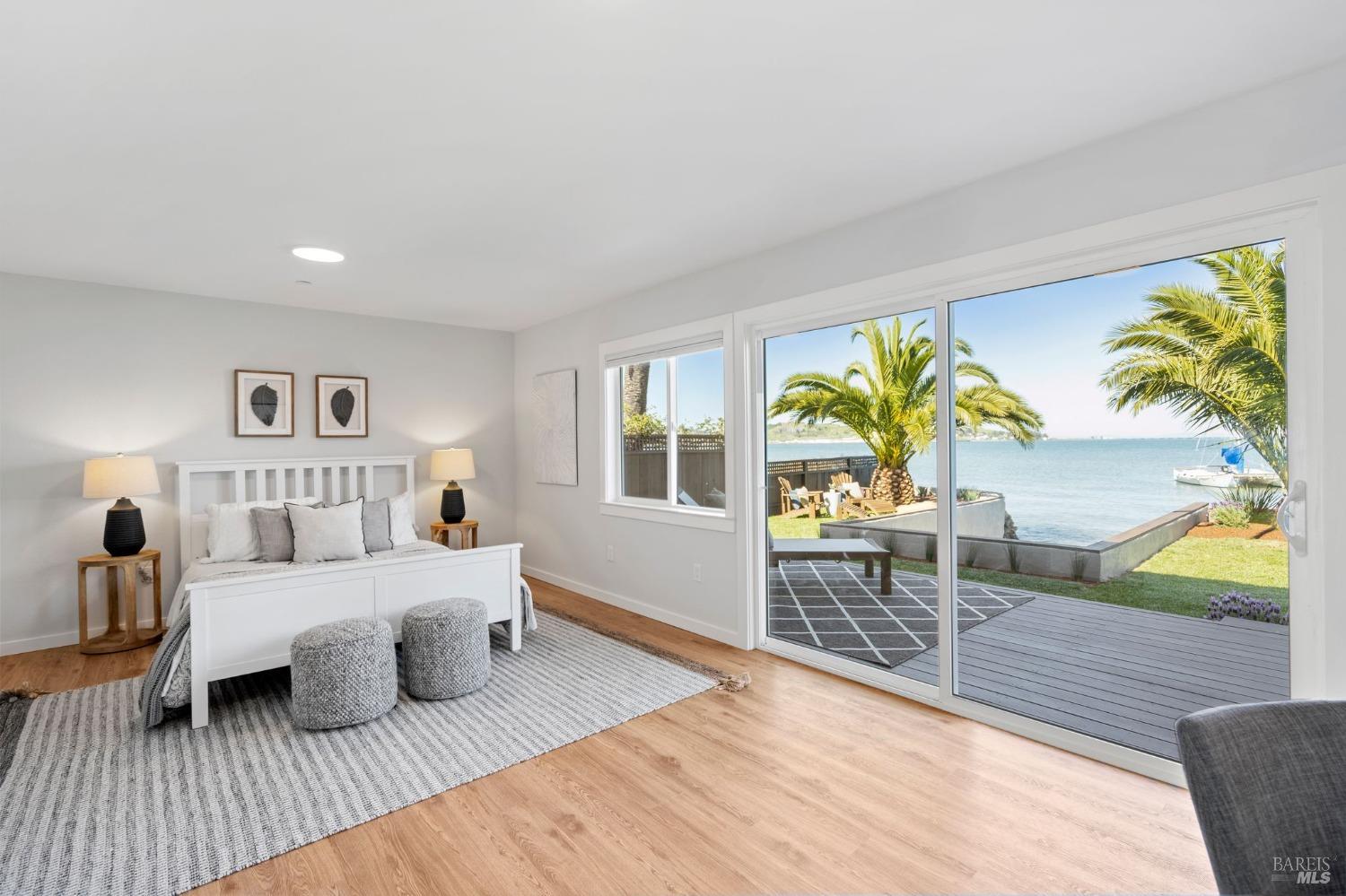 267 Golden Hind Psge