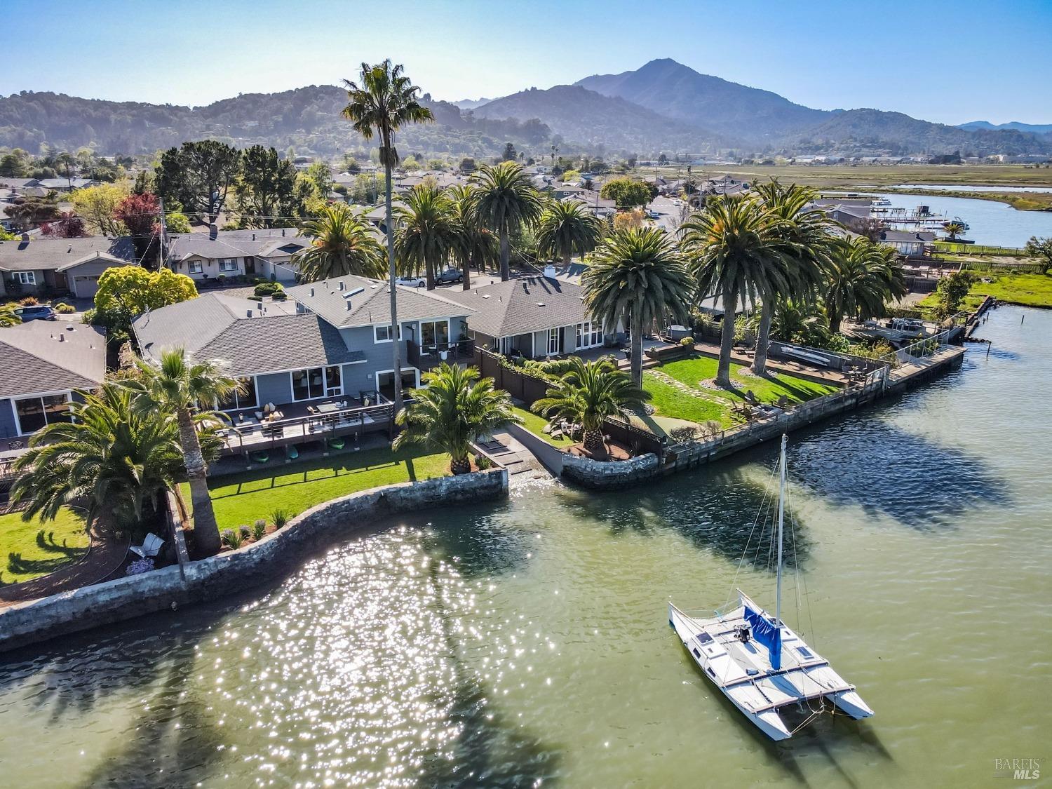 267 Golden Hind Psge