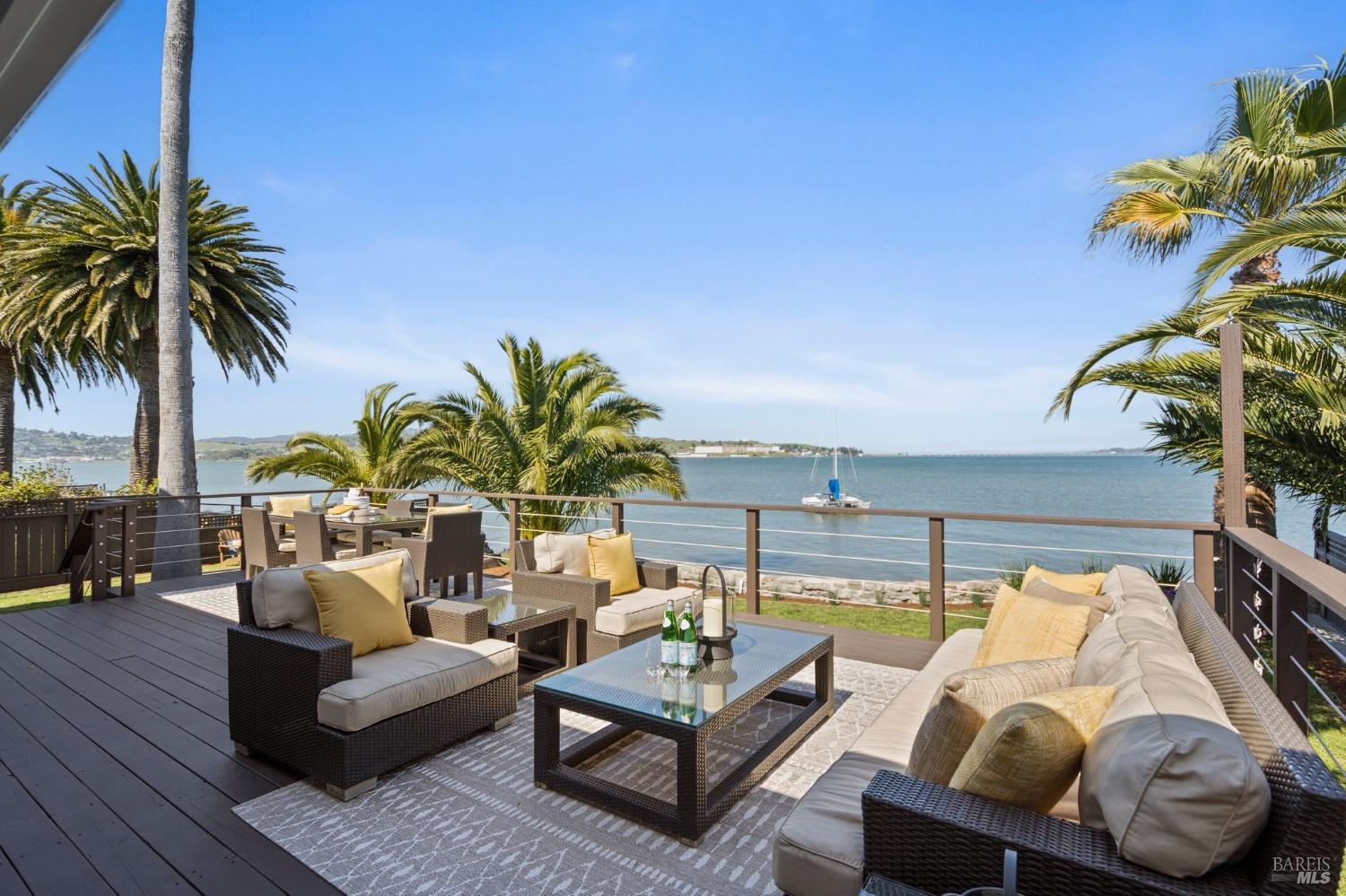 267 Golden Hind Psge