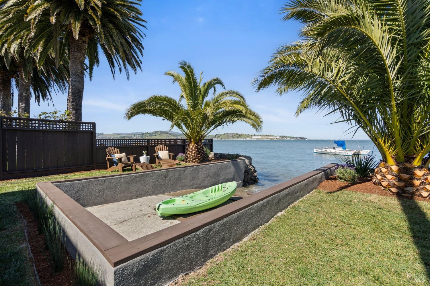 267 Golden Hind Psge