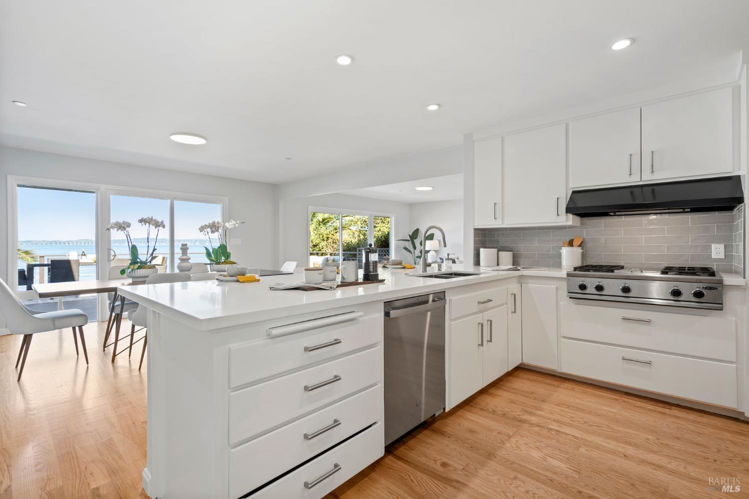 267 Golden Hind Psge