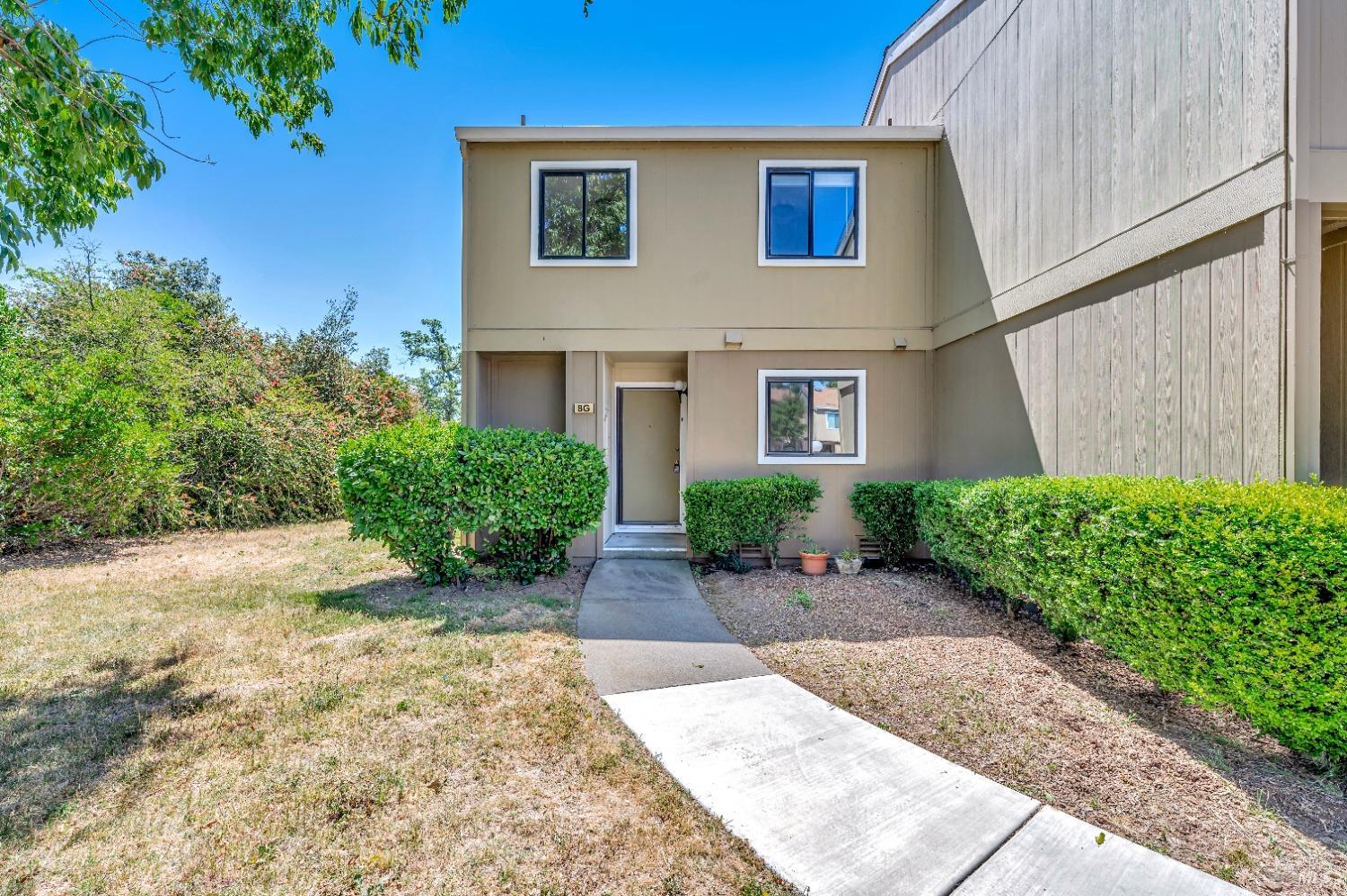 8 Oak Crest Ct #G
