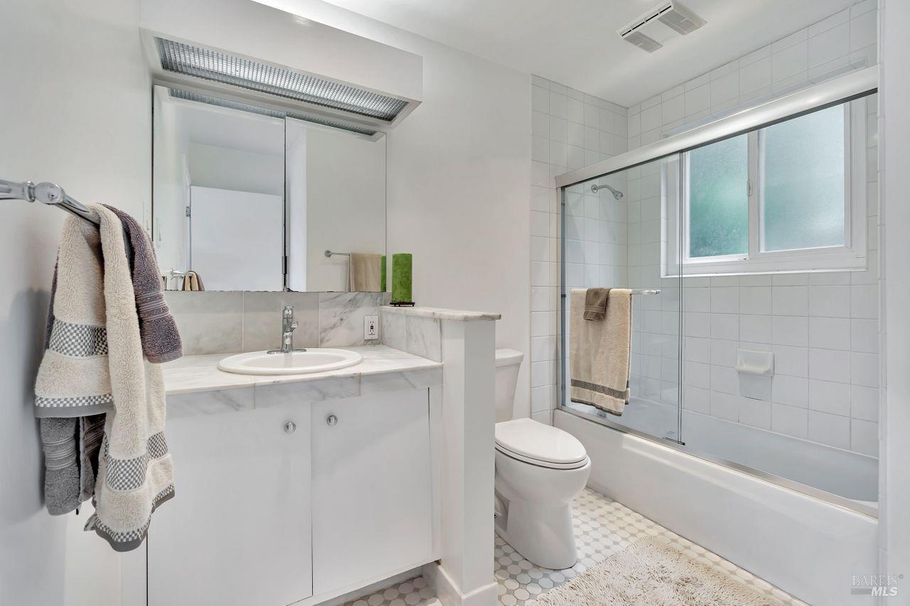 392-394 Sausalito Blvd