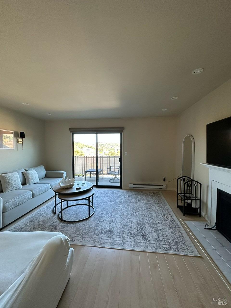 100 Marin Center Dr #51