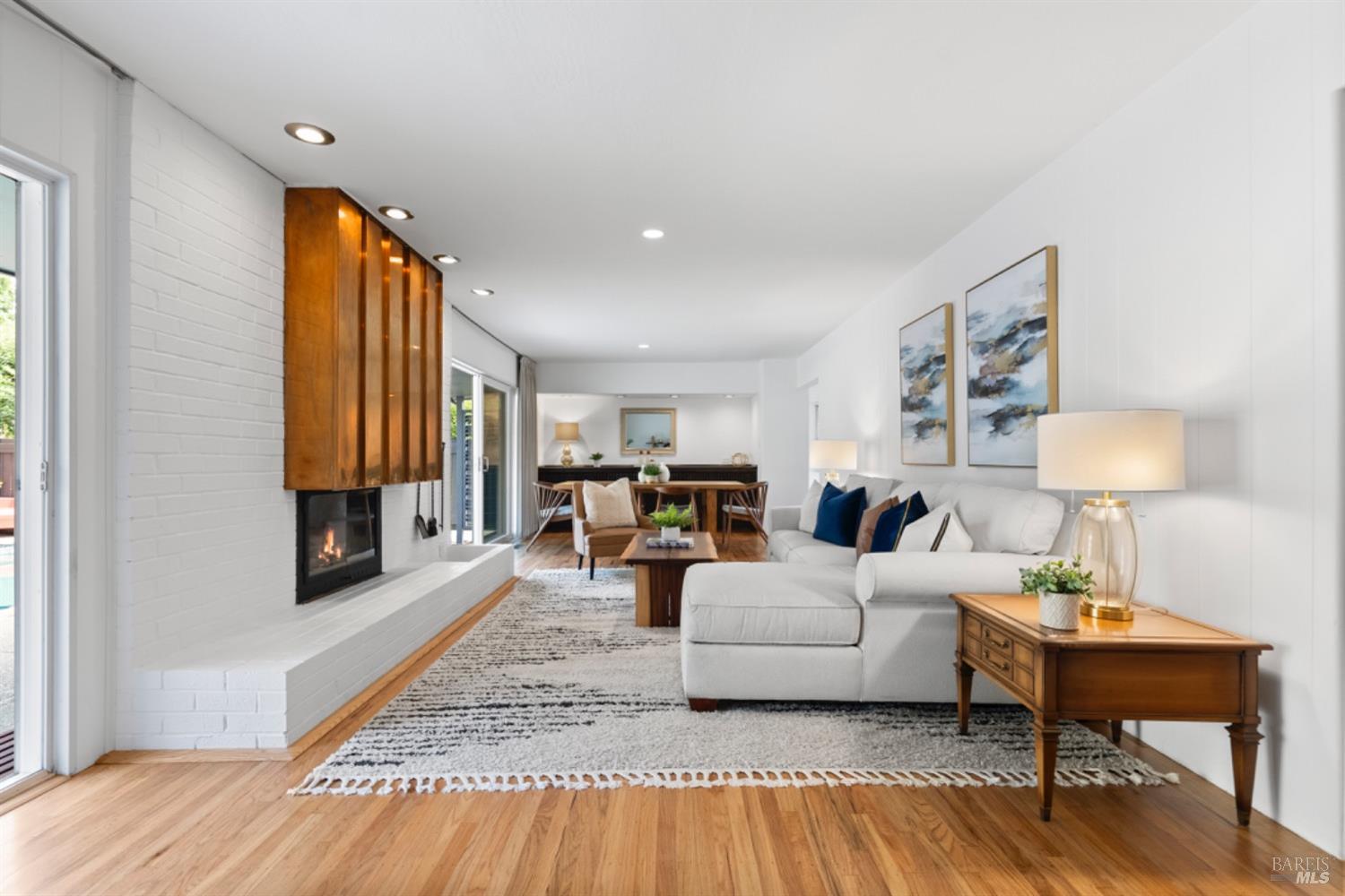 2175 Las Gallinas Ave