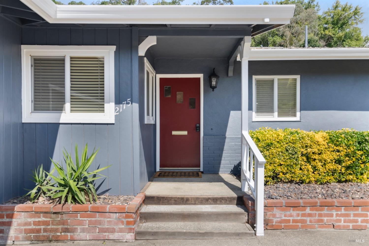 2175 Las Gallinas Ave