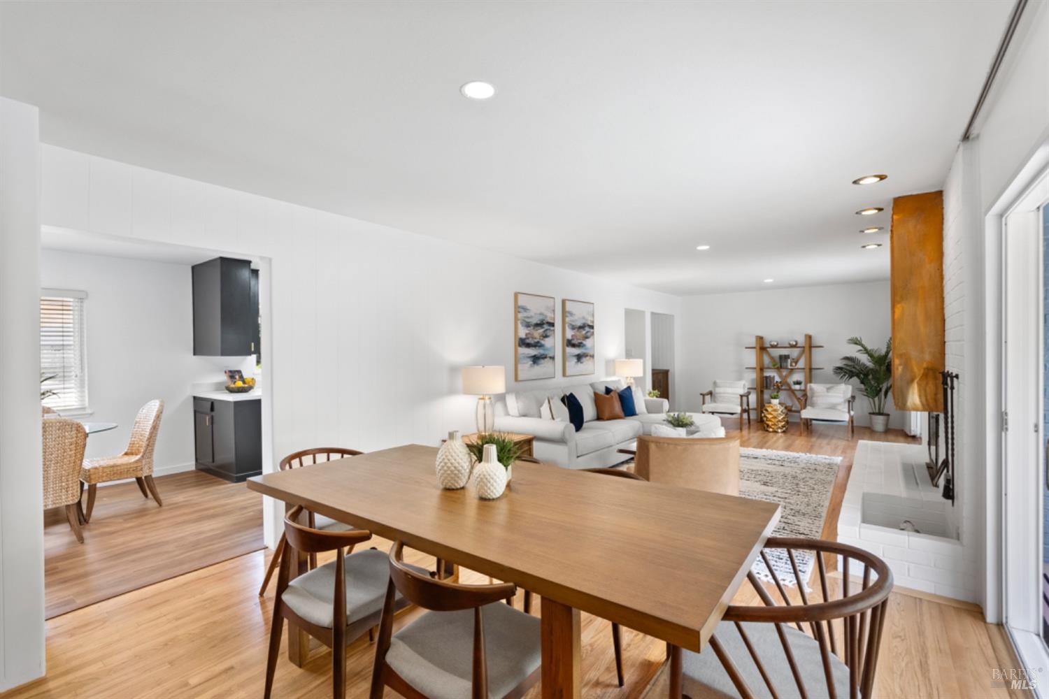 2175 Las Gallinas Ave