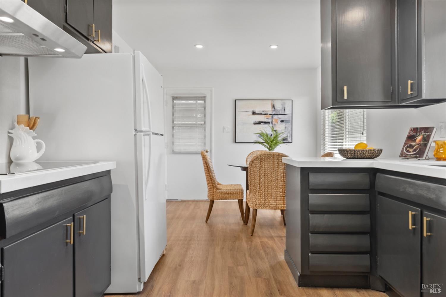 2175 Las Gallinas Ave