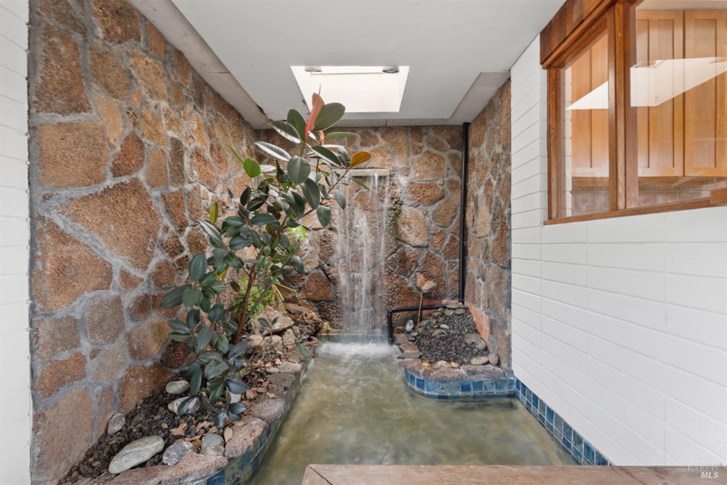 2175 Las Gallinas Ave