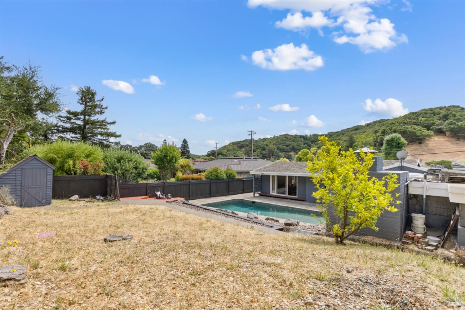 2175 Las Gallinas Ave