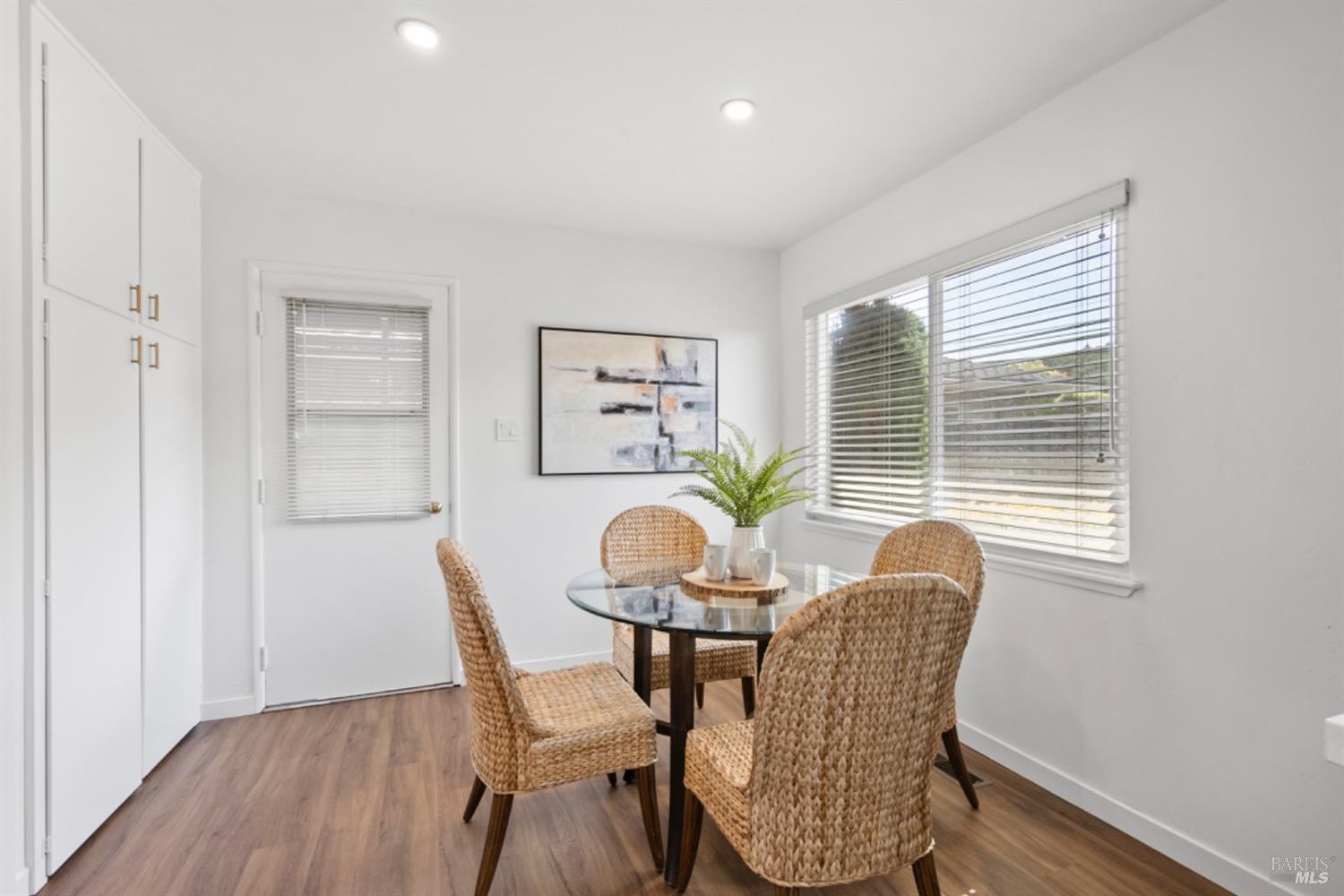 2175 Las Gallinas Ave