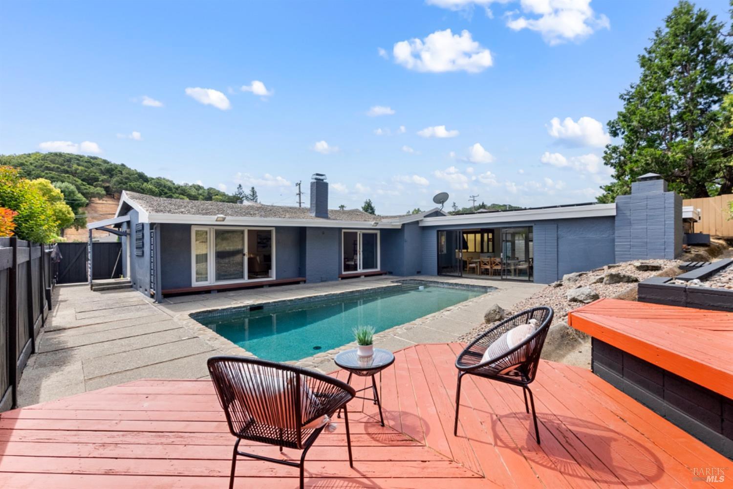 2175 Las Gallinas Ave