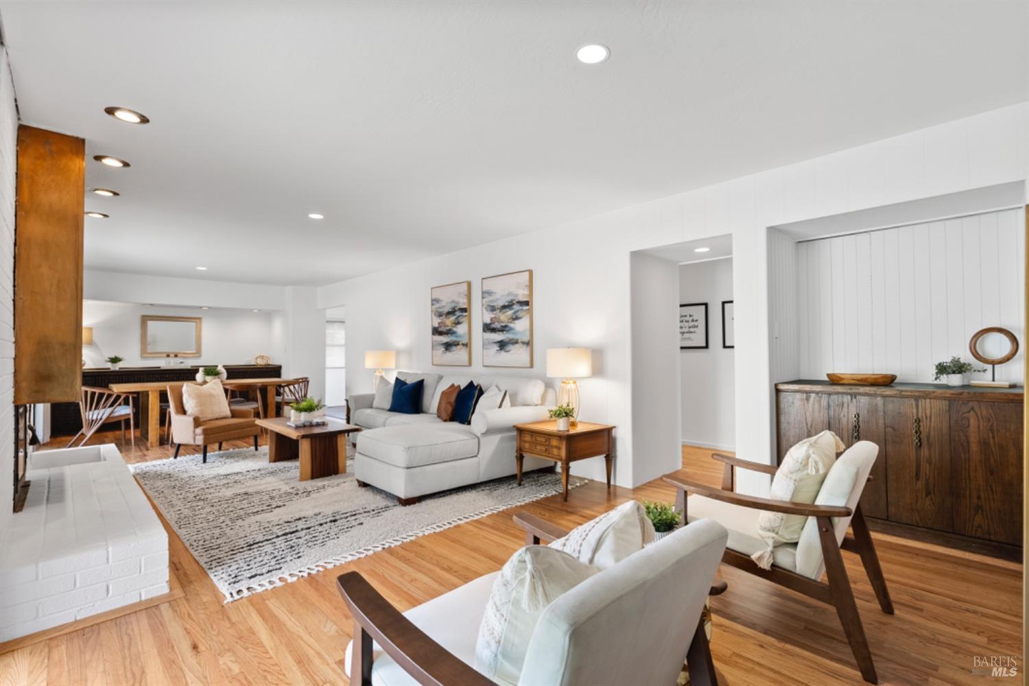 2175 Las Gallinas Ave