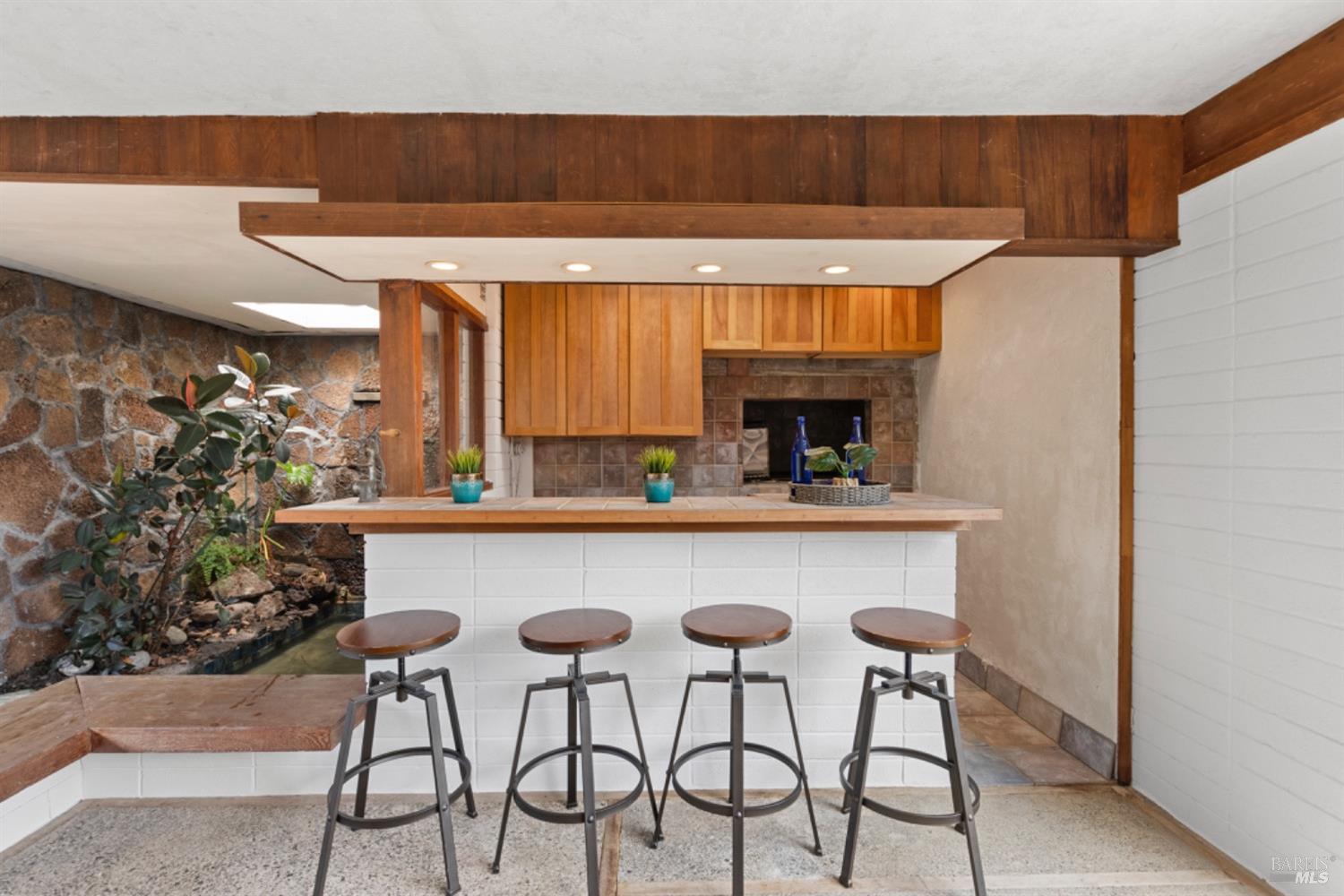 2175 Las Gallinas Ave