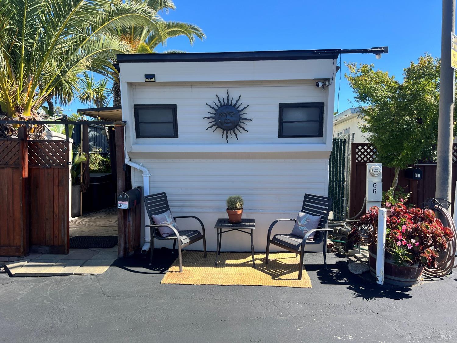 2130 Redwood Hwy #G6