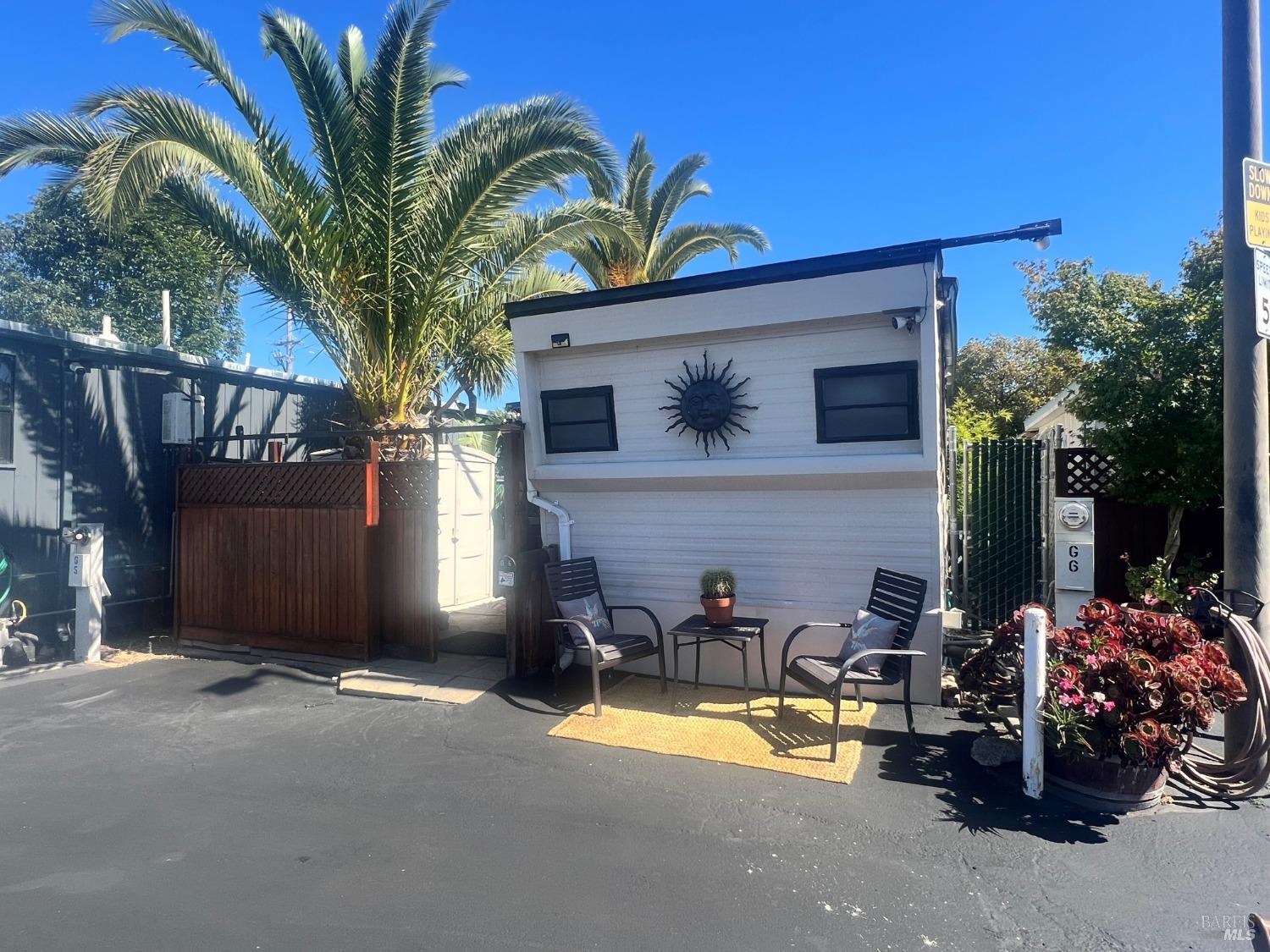 2130 Redwood Hwy #G6